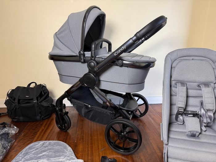 New condition icandy Peach 7 travel system pram