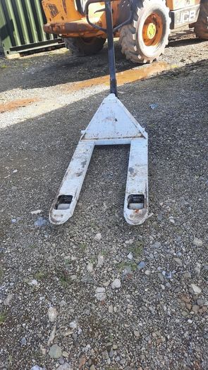 Palette truck-' perfect condition-- Dungarvan