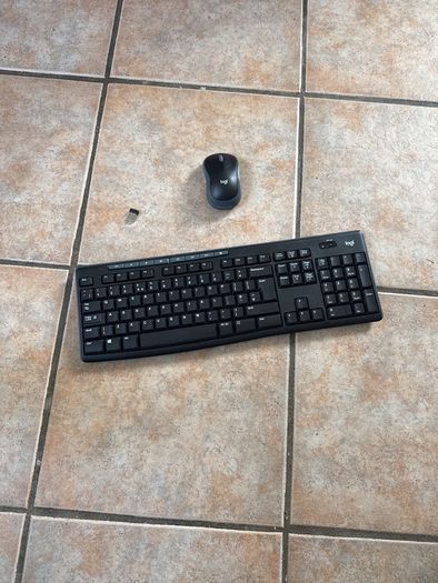 Logitech Wireless Keyboard & Mouse Set