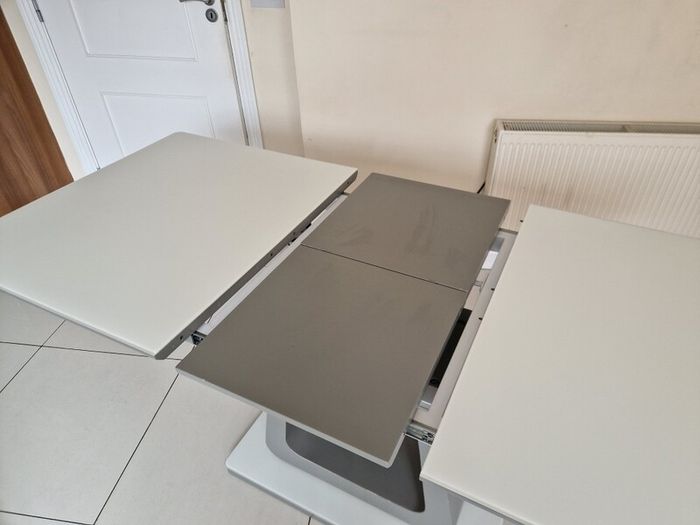 Glasstop Extendable Kitchen Dining Table Set