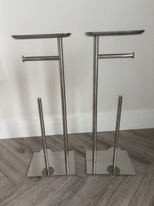 Toilet roll holder