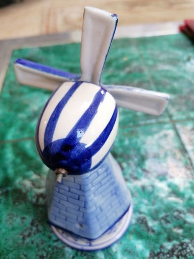 Ceramic windmill light holder