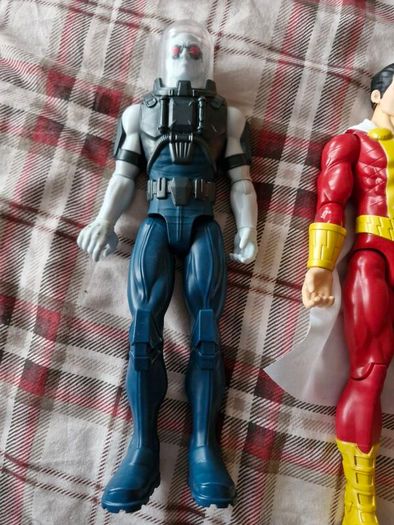 Superhero/villain figures,5 in total