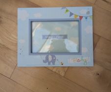 Newborn baby frame