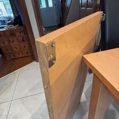Extendable kitchen table and 6 chairs