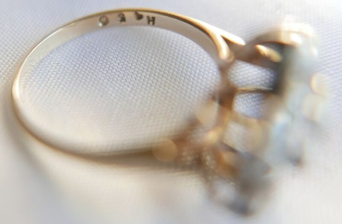 Vintage 9Ct Solid Gold 375 Beautiful Cubic Zirconia Ring 3,99g