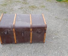 Travel chest