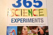 365 Science Experiment Book (very Good Condition).