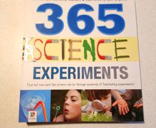 365 Science Experiment Book (very Good Condition).