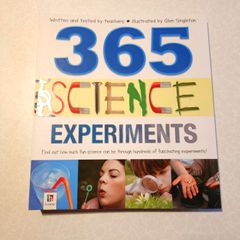 365 Science Experiment Book (very Good Condition).