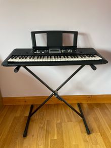Yamaha PSR- E223 Digital Keyboard and Stand