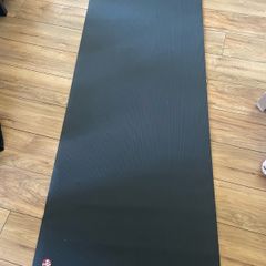 Manduka pro long yoga mat, hot yoga towel and meditation cushion