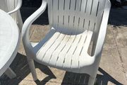 White Plastic Garden Furniture Set (Table + 4 Chairs)