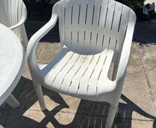 White Plastic Garden Furniture Set (Table + 4 Chairs)