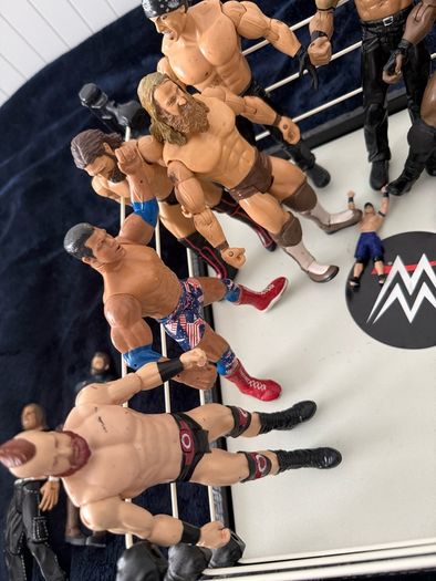 WWE WrestleMania Ring & Action Figure Bundle