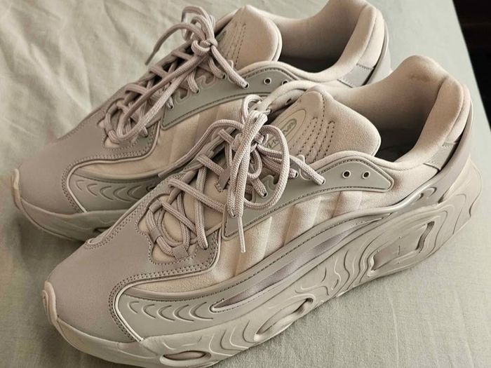 men shoes. adidas Originals Oznova Trainers