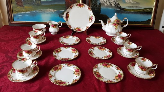 22 Piece Royal Albert Old Country Roses Bone China Gold Gilt Tea Set With Medium Size Tea Pot Made in England