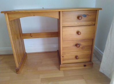 Dressing table