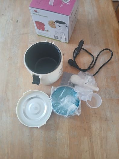 Electric car cooker