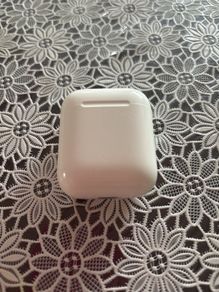 Apple AirPods 2nd Generation Charging Case