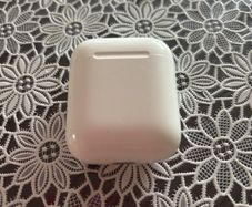 Apple AirPods 2nd Generation Charging Case