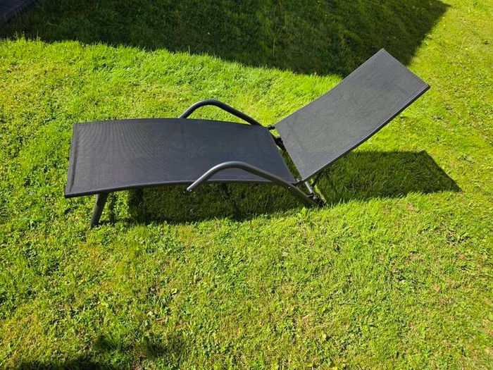 Sunbed with Waterproof Padding
