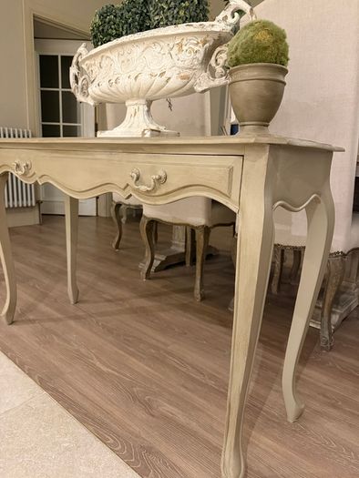Console table
