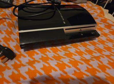 Ylod Ps3 the PlayStation 3 CECHC03 (a 60GB PAL/UK model) is backwards compatible with PlayStation 2, PlayStation 1, and PS3 games