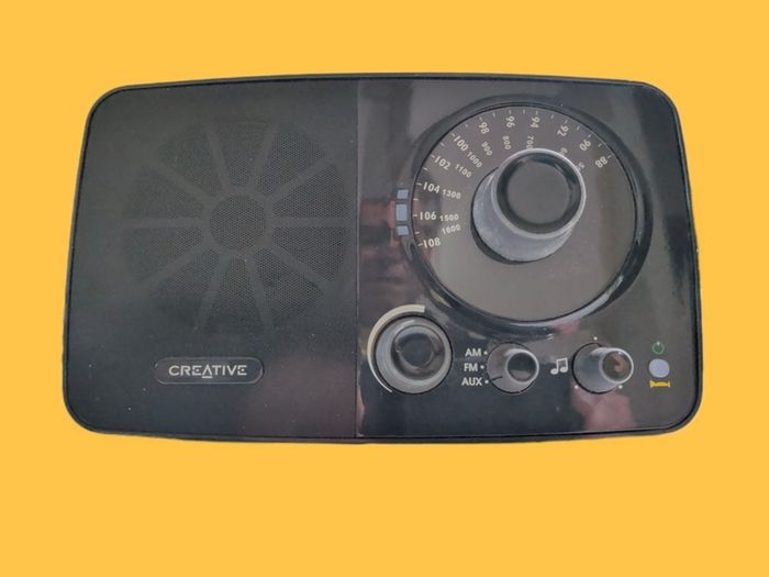 Cambridge SoundWorks / Creative Model 705 AM/FM Tabletop Radio
