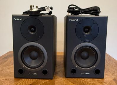 Roland DS-50A Bi-Amp Digital 24 bit Monitors