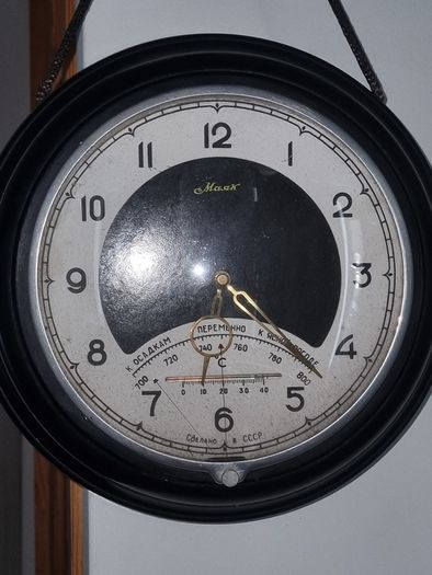 Soviet wall clock by Majak from the 1960s or 1970s