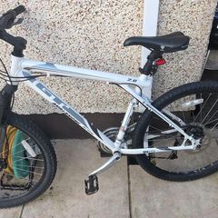 GT Avalanche 2.0 Mountain Bike - Hydraulic Brakes