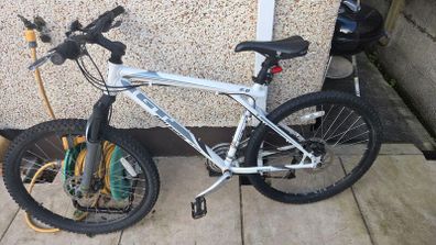 GT Avalanche 2.0 Mountain Bike - Hydraulic Brakes