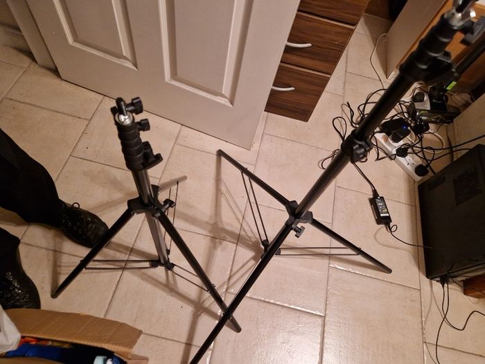 NEEWER, 2 Photography Tripods and feet and also 5ft circular Silver Light enhancer all in new condition and in lovely cases