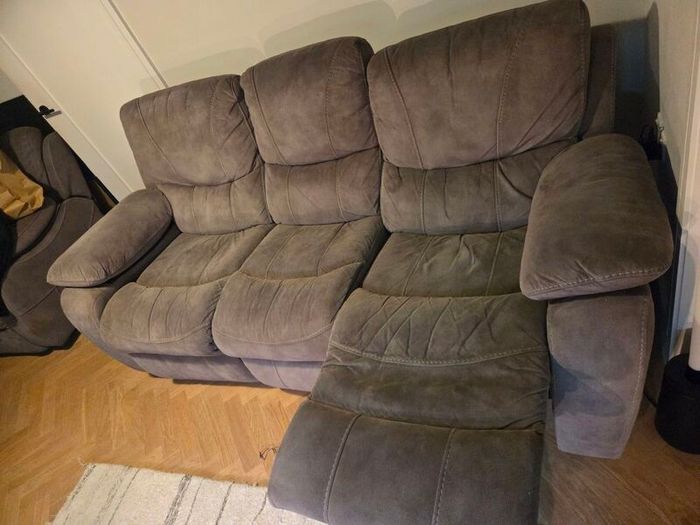 Recliner 3 seater + 3 recliner armchairs