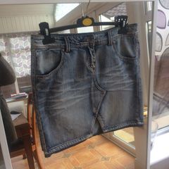 Sisley Size 12