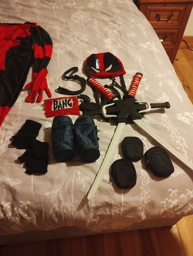 Deadpool morph costume and extras