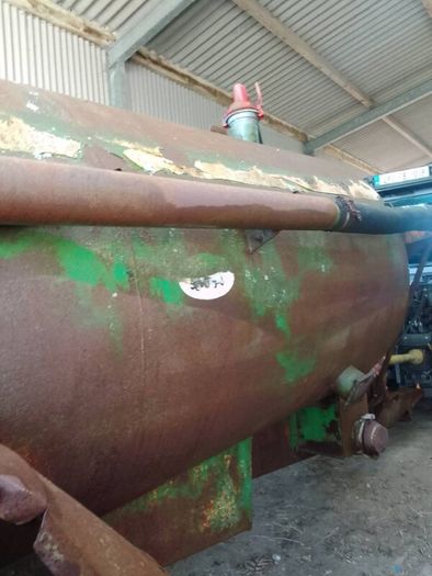 Slurry spreader with raingun