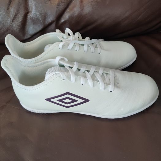 Umbro Mens Ux Accuro III Club IC Indoor White/Plum