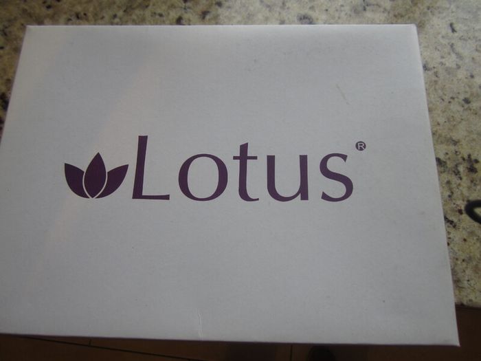 LOTUS     size 4.5    petwer leather
