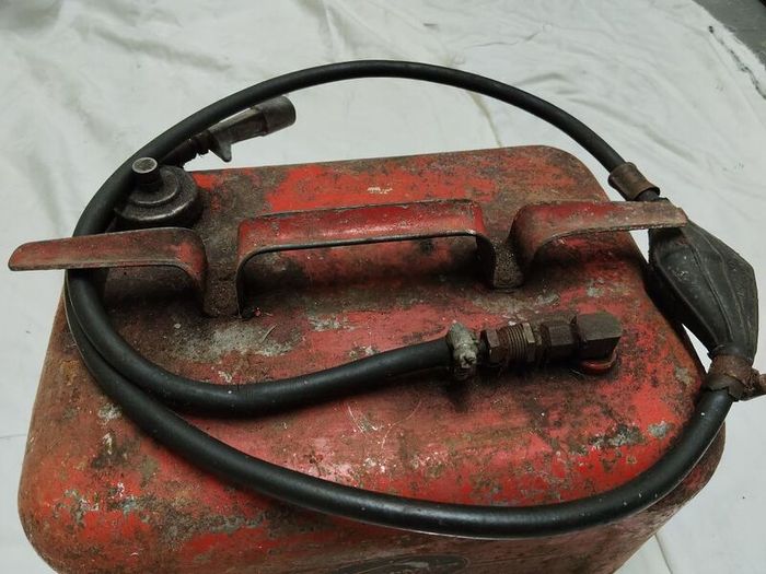 Vintage Mercury Outboard Motor 6hp and Mercury Fuel Tank