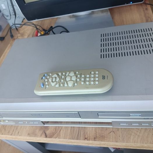 Black Diamond BD250DVC DVD Player and VHS VCR Combo