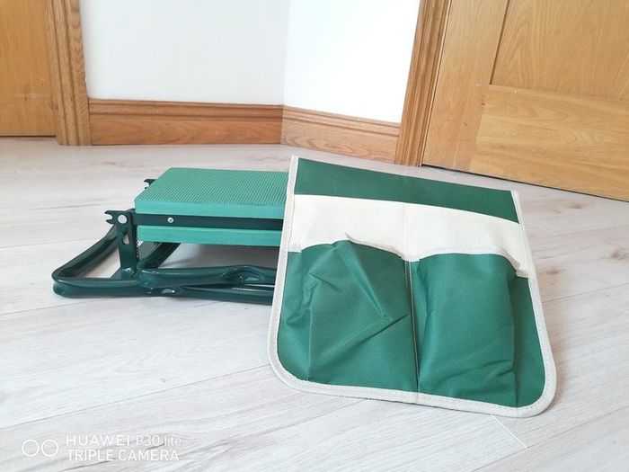 Garden Kneeling / Chair Foldable With Bag ..free Delivery