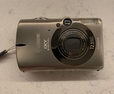 Canon Ixy 2000 IS digital camera