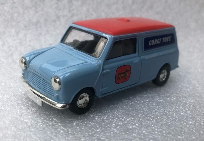 Lledo Vanguards MiniVan 1/43