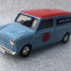 Lledo Vanguards MiniVan 1/43
