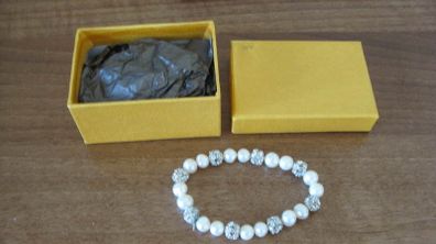 Ideal gift, ladies costume faux beige pearl and crystal diamante bracelet