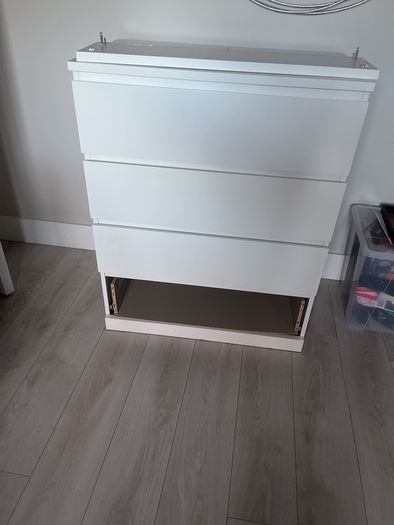FREE malm set of drawers