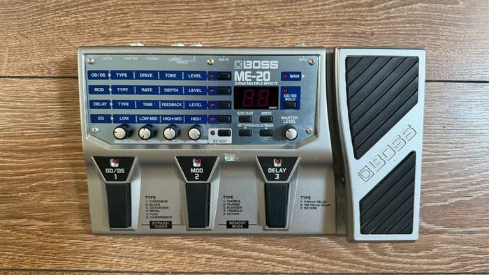 Guitar Multiple Effects: Boss Me-20