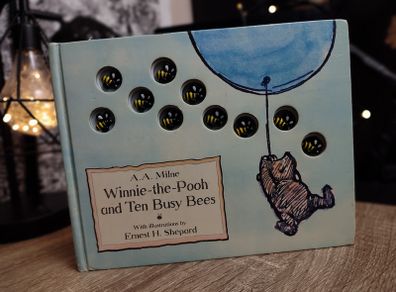 Winnie the Pooh and Ten Busy Bees ! Hardcover ! 2002 ! by Egmont Books !